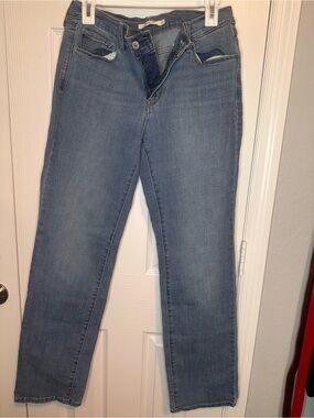 Levi's Women's Straight-Leg Jeans in Light Blue Wash